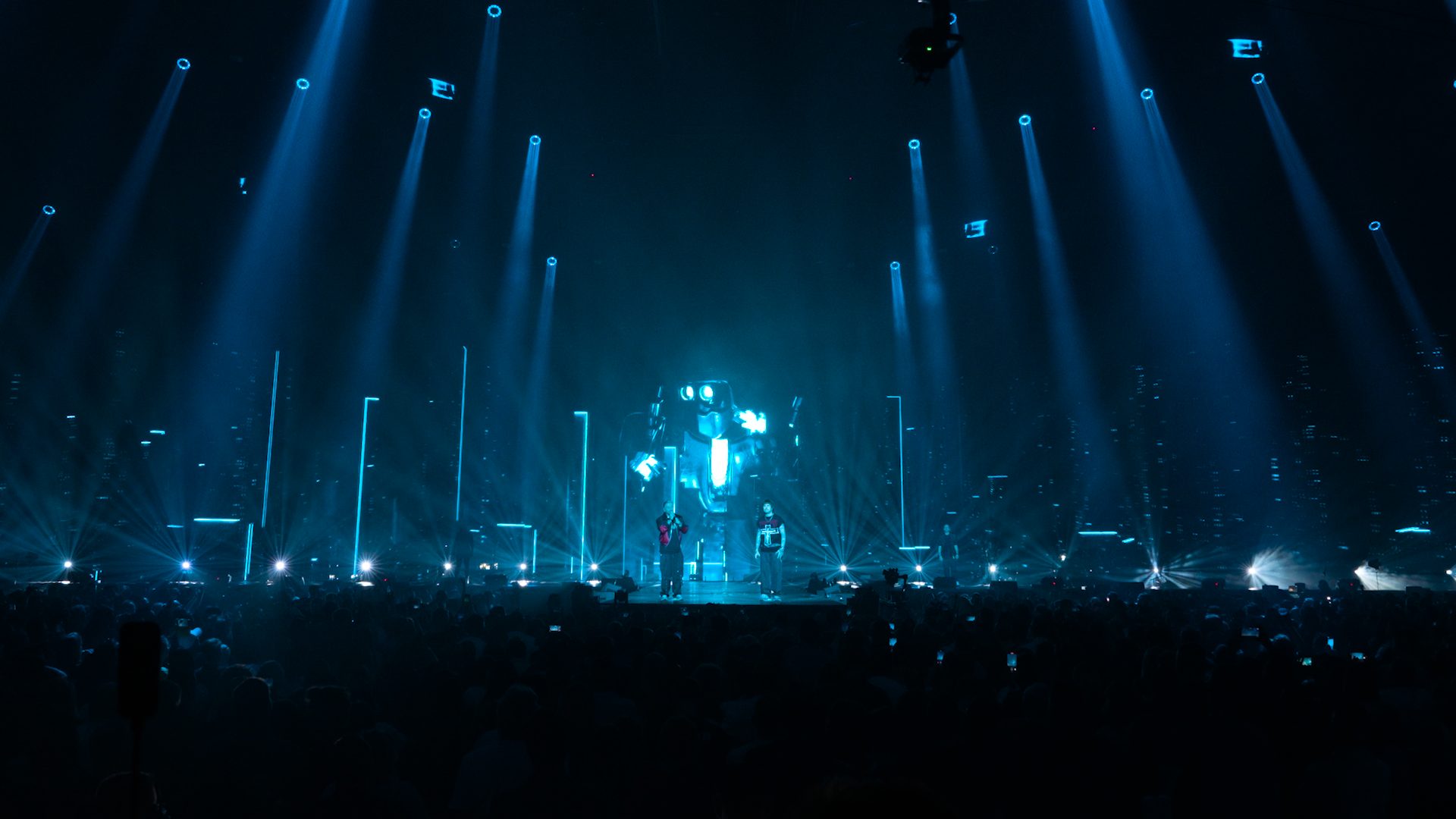 Majka performing on stage with the 3D robot visual on the arena LED wall