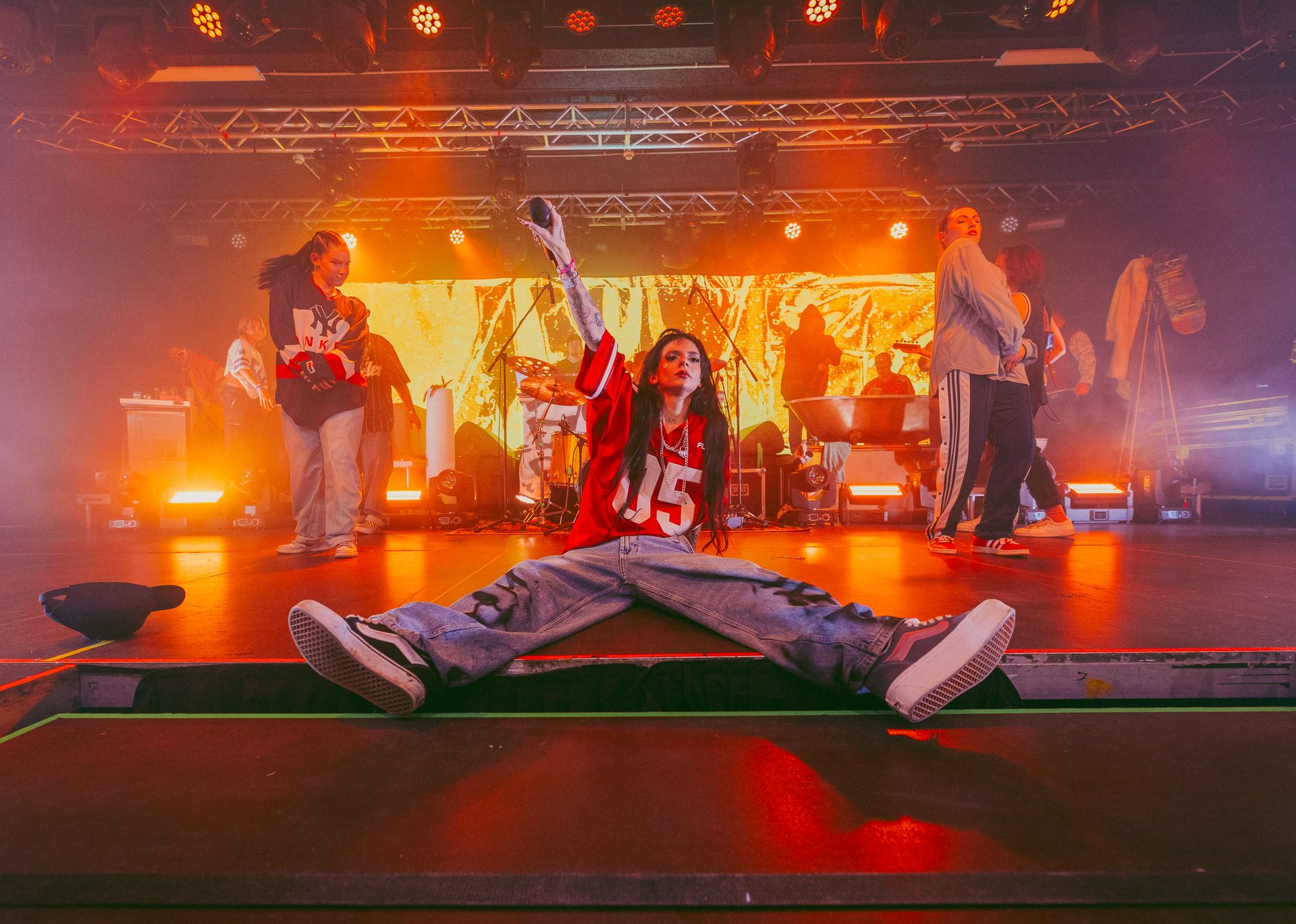 Sisi performing on stage at Budapest Park